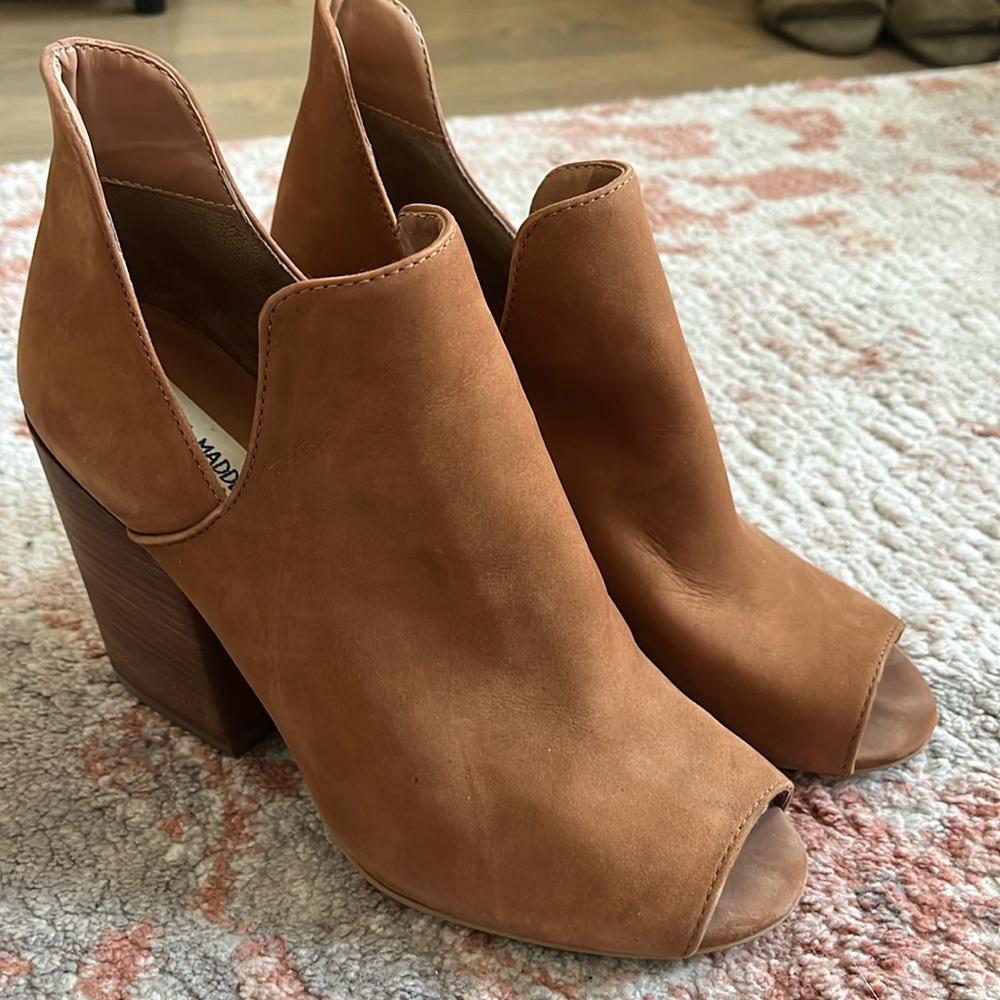 Steve Madden brown booties